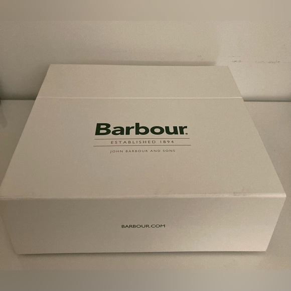 Barbour Women’s Cream Hat and Scarf Set NWT
